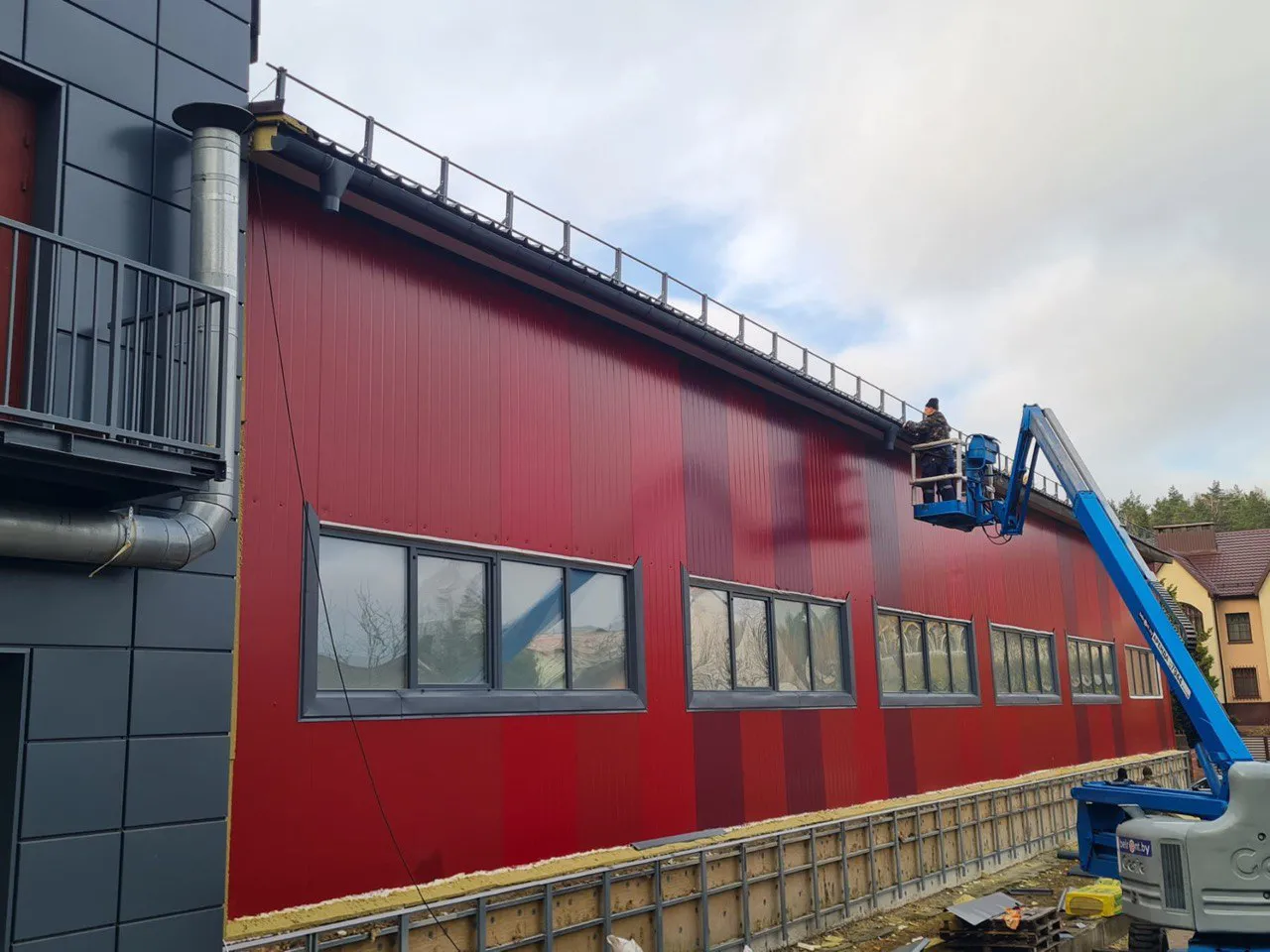 Компания «Ди Ферро» завершила поставку сэндвич-панелей для модернизации физкультурно-оздоровительного комплекса