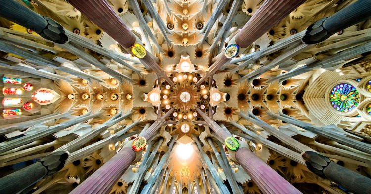Sagrada-Familia-Inside.jpg